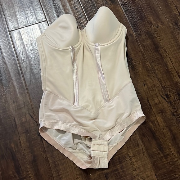 Flexees Intimates & Sleepwear Flexees Shapewear Bodysuit Poshmark
